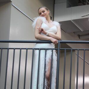 Sparkling White Prom Dress – Size 02 – Glitter & Feathers